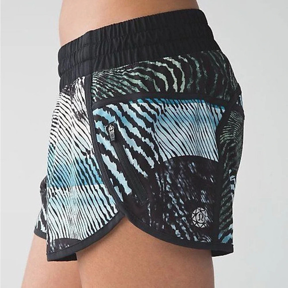 Lululemon 2016 Seawheeze Tracker Short, size 6
Secret Society  Tofino Teal - Picture 4 of 15